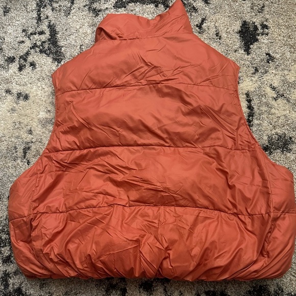 NWOT American Eagle Women’s Reversible Puffer Vest // Size:X-Large - Picture 6 of 6